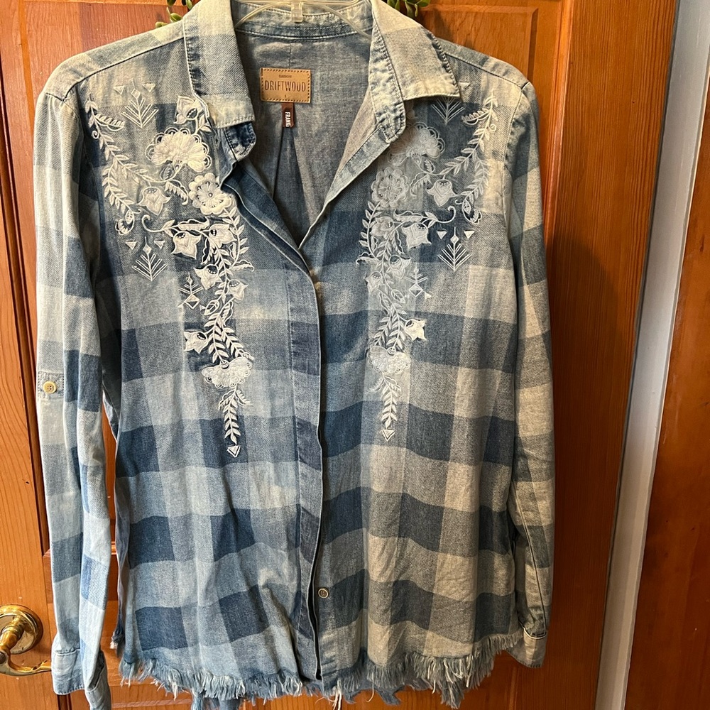Long sleeve denim shirt with embroidery